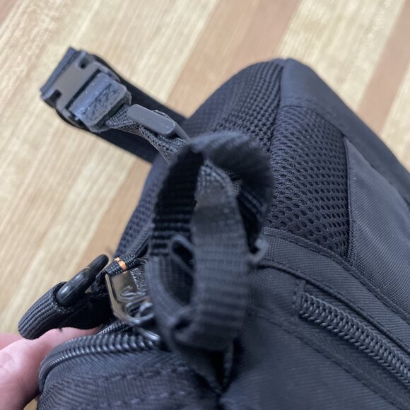 LOWEPRO Black NOVA 1 AW Shoulder Camera Bag | with Dividers Strap And Raincover - Picture 12 of 12